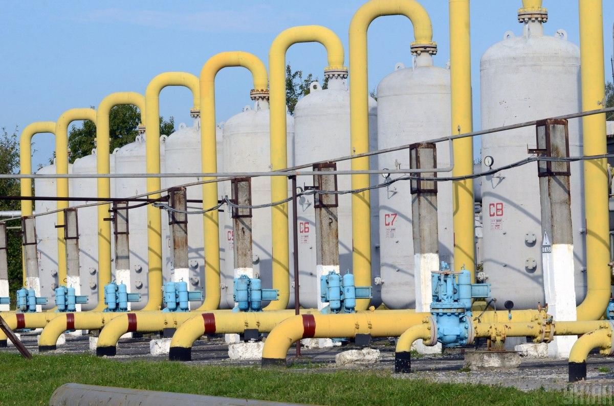 "Газпром" уменьшает транзит газа через Украину и отказывается от прокачки через Польшу.
