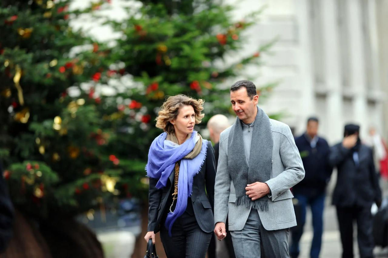 Bashar al-Assad locuiește la Rubliovka la Moscova și studiază oftalmologia.