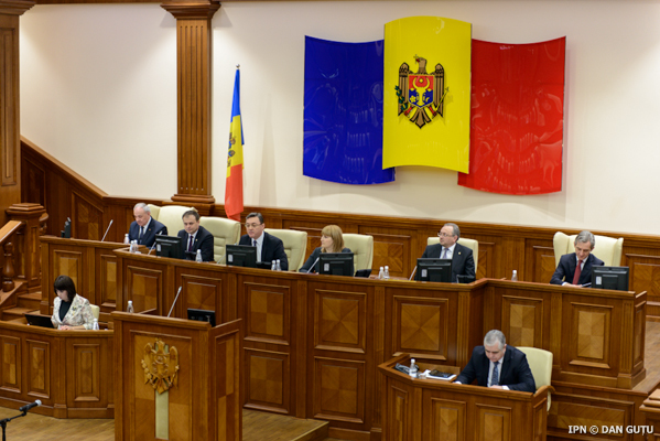 Инцидент произошел во время представления законопроекта заместителем министра экономики Дмитрием Годорожей.