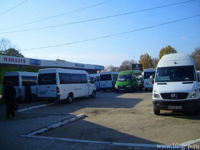 Маршрутки делают остановку только на окраине.