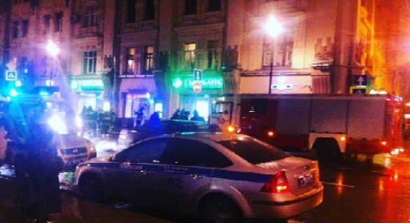 Patru persoane au fost rănite luni seară într-o explozie, provocată de un dispozitiv artizanal, într-o staţie de autobuz din Moscova.
