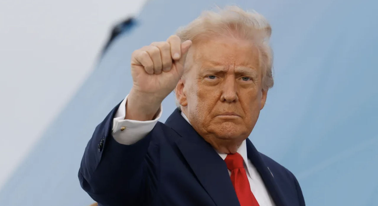 Трамп допускает выдвижение на третий срок из-за страха потери влияния.
