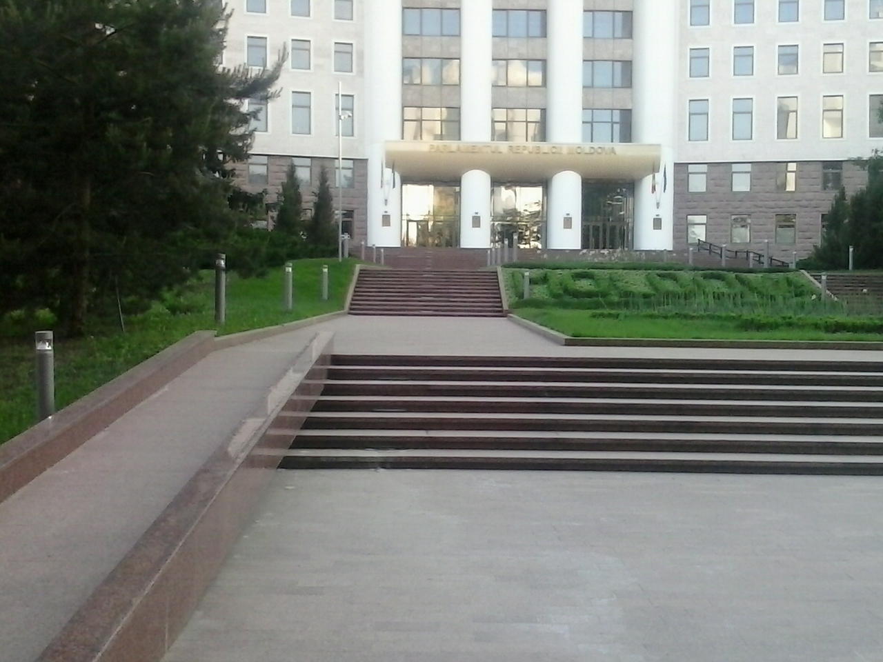 В четверг заседание парламента не состоялось.