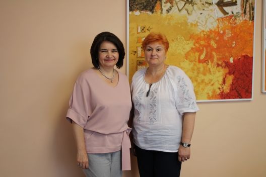 Моника Бабук и Майя Бэнэреску договорились о совместных усилиях в целях обеспечения права на качественное образование для всех детей. Фото: mecc.gov.md.