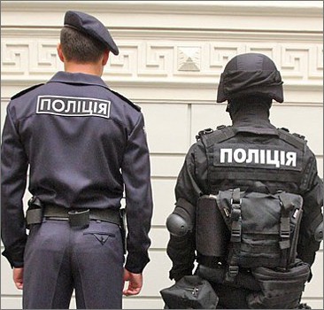 Прибывшим на место сотрудникам милиции удалось задержать подозреваемых. Фото: ex.ua