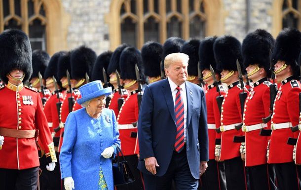 Трамп пожаловался на Елизавету II.