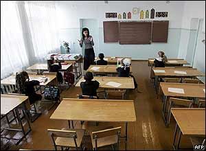Ex-directoarea unui liceu din Teleneşti, condamnată pentru tratament inuman