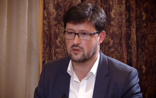 Попов заявил, что вице-председатель ДПМ не отказался от намерения занять пост премьер-министра страны.