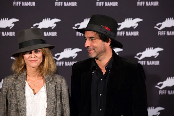 Actriţa franceză Vanessa Paradis se căsătoreşte.