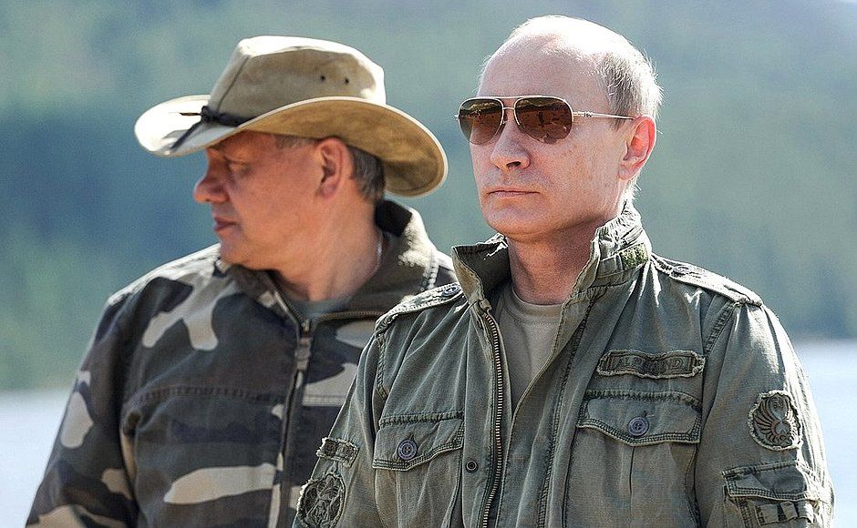 Владимир Путин и Сергей Шойгу отправились на отдых в Сибирь.