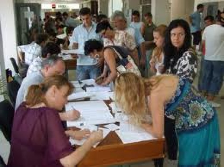 Pentru studii superioare de licenţă vor fi acceptați 20.665 de tineri
