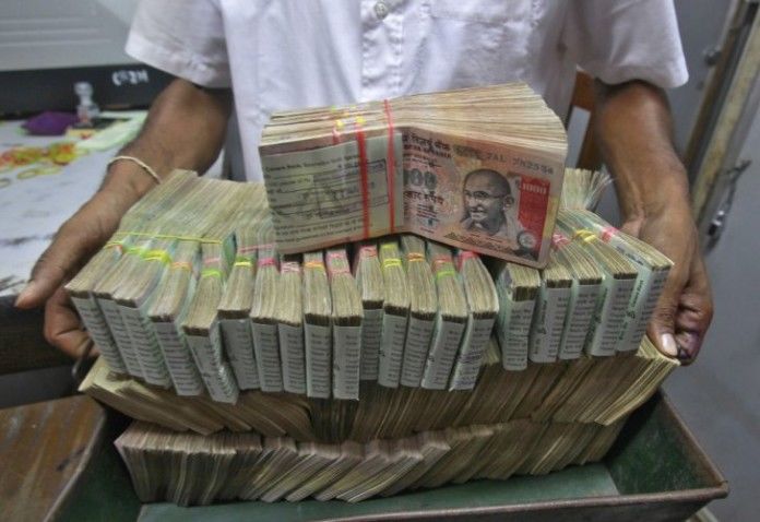 Premierul Indiei, Narendra Modi, a declarat marți seară că bancnotele de 500 şi 1.000 de rupii nu mai sunt valabile.