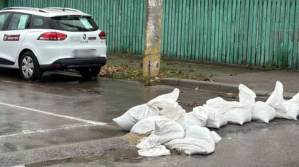 В Констанце украли мешки с песком, выставленные против наводнений.