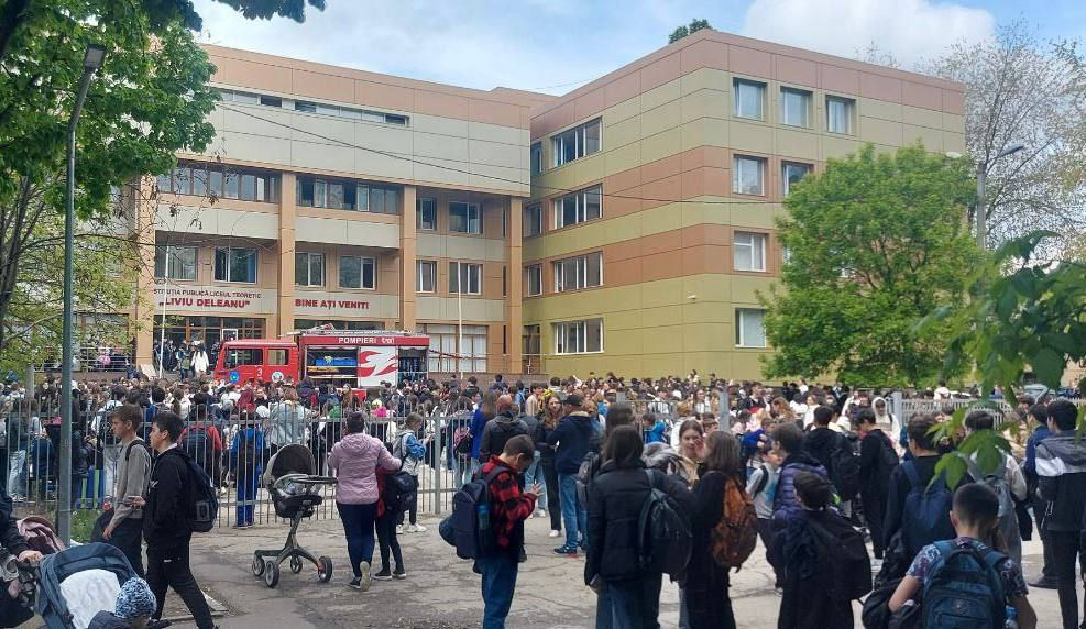 Названа причина пожара в лицее им. Деляну: ученик поджег тетрадь.
