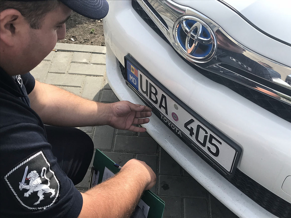 Momentul în care unii șoferi rămân fără numerele de înmatriculare