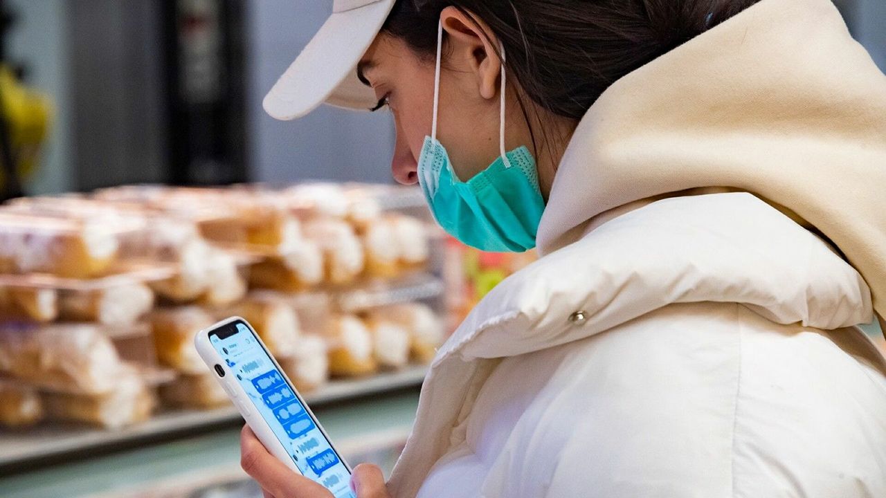 Xiaomi заблокировала смартфоны жителей Крыма.