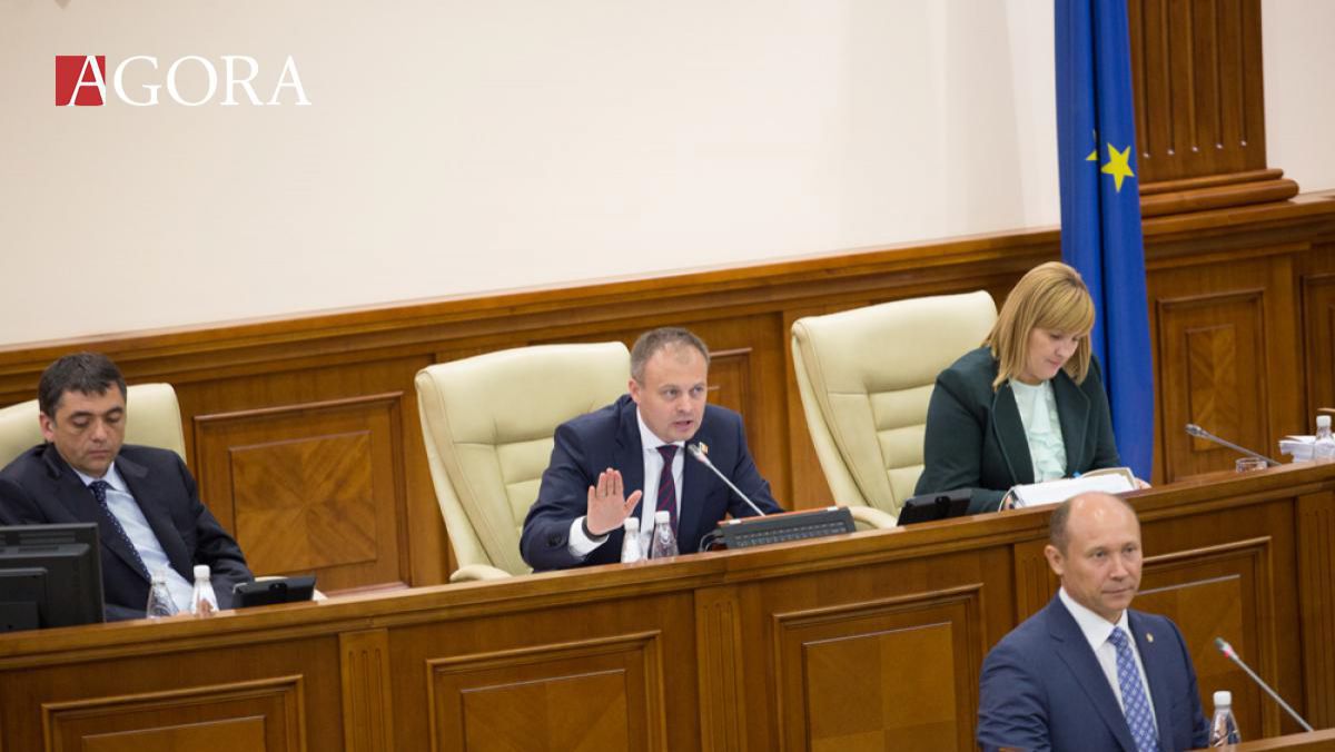 Prima ședință a Parlamentului din sesiunea de toamnă urmează să aibă loc pe data de 15 octombrie 2015. Decizia a fost luată astăzi la ședința Biroului Permanent.
