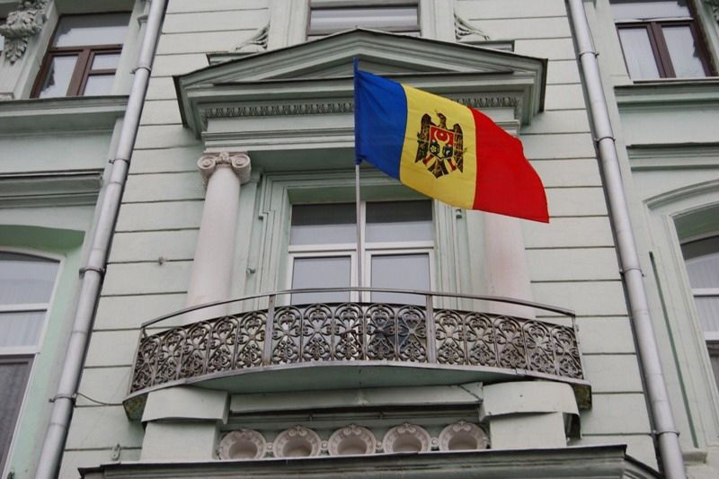 Rusia va expulza trei diplomați moldoveni.