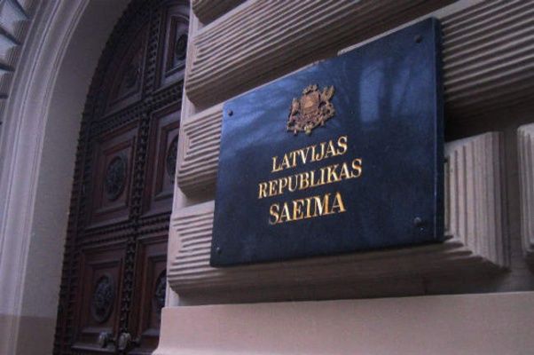В Латвии чиновникам рекомендовали выступать на латышском языке.