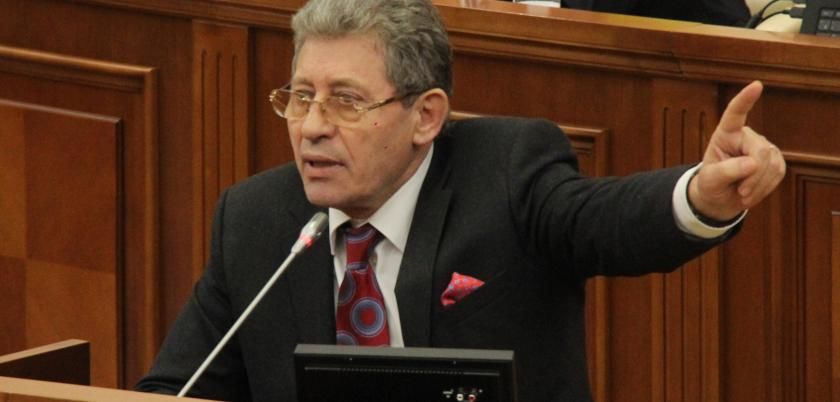 Ghimpu a acuzat consilierii municipali din PSRM și din PPEM că tărăgănează aprobarea acestei legi. Foto: curentul.md