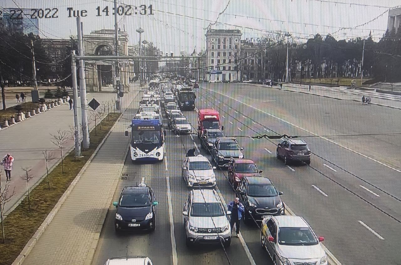 Возле здания правительства Молдовы было затруднено движение из-за ДТП.