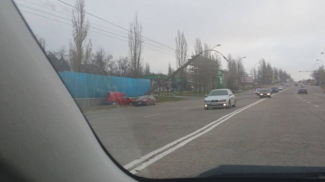 В результате аварии водитель машины марки Volkswagen получил многочисленные травмы.