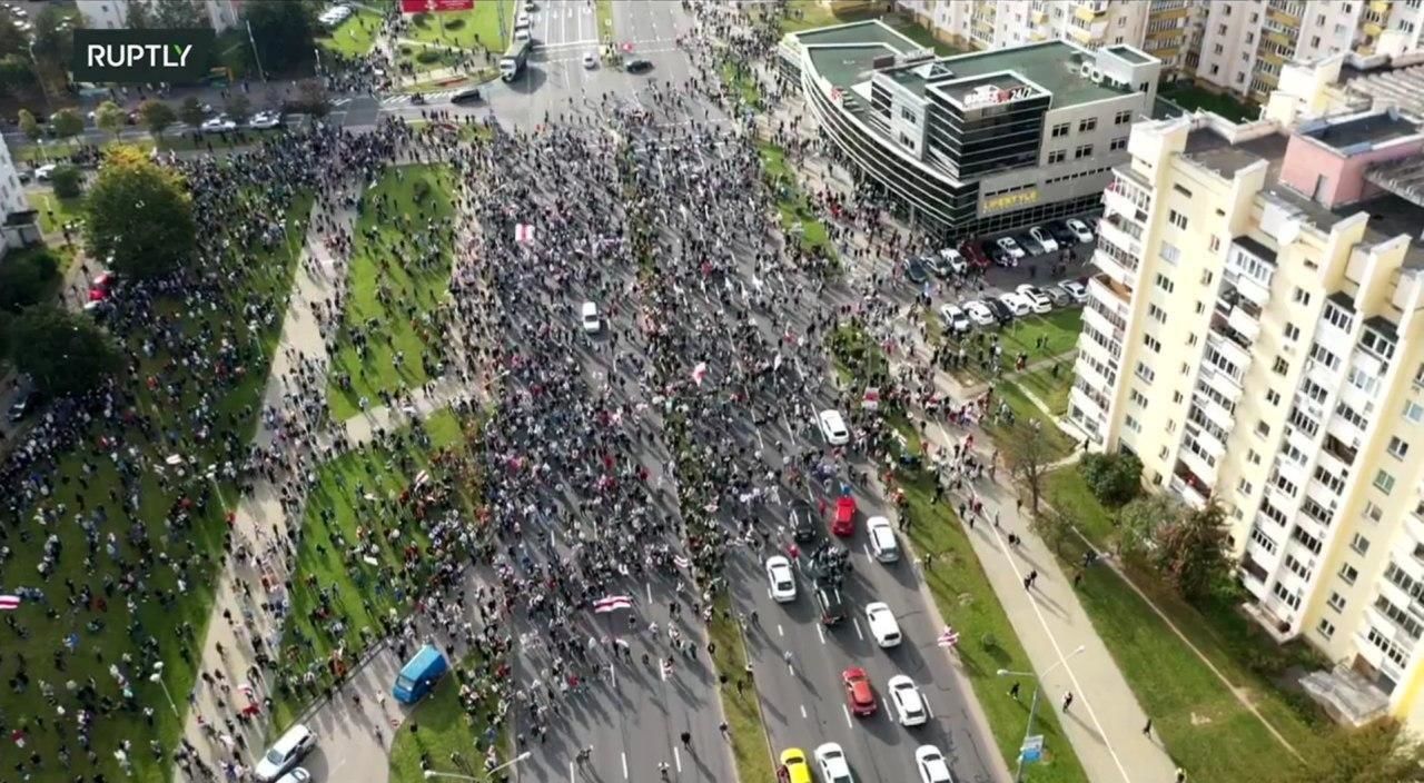 Более 100 тысяч человек пришли на акцию протеста в Минске.