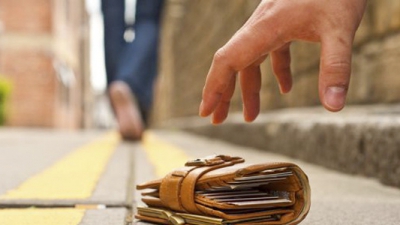 Mai există oameni oneşti în zilele noastre. O demonstrează un bărbat care a venit la o secţie de poliţie din Chişinău.