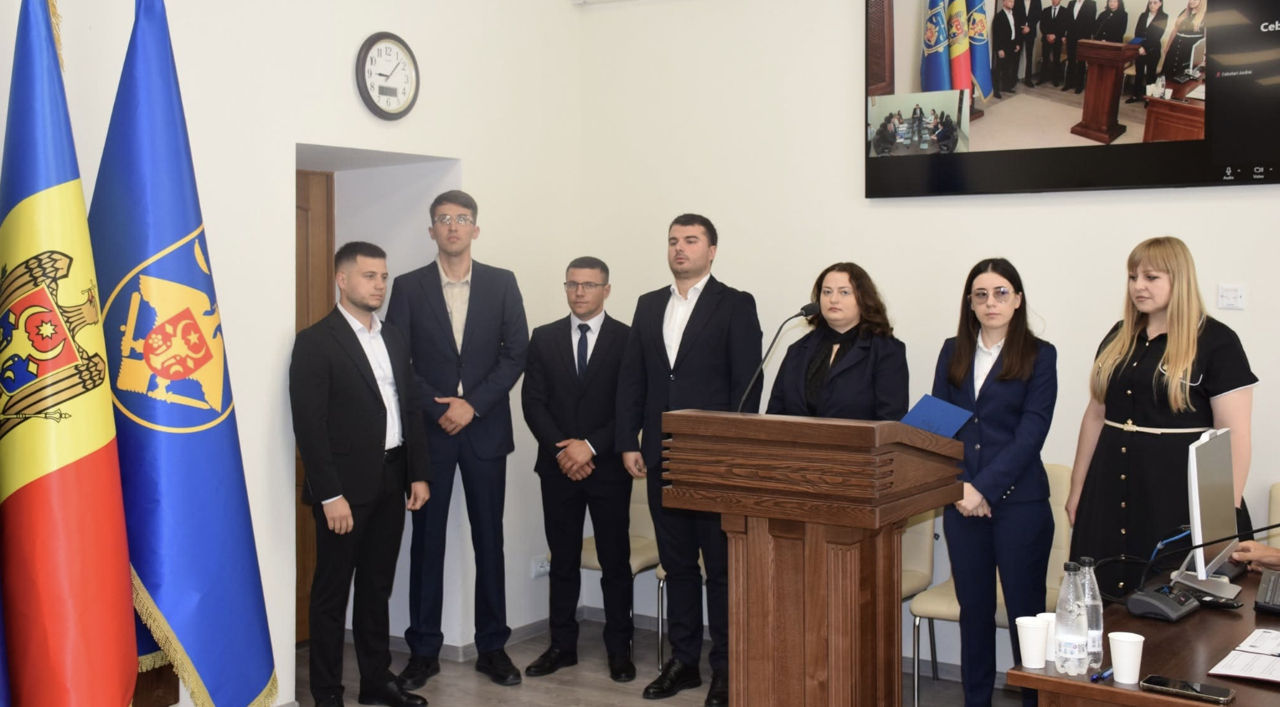 Семь новых прокуроров принесли присягу.