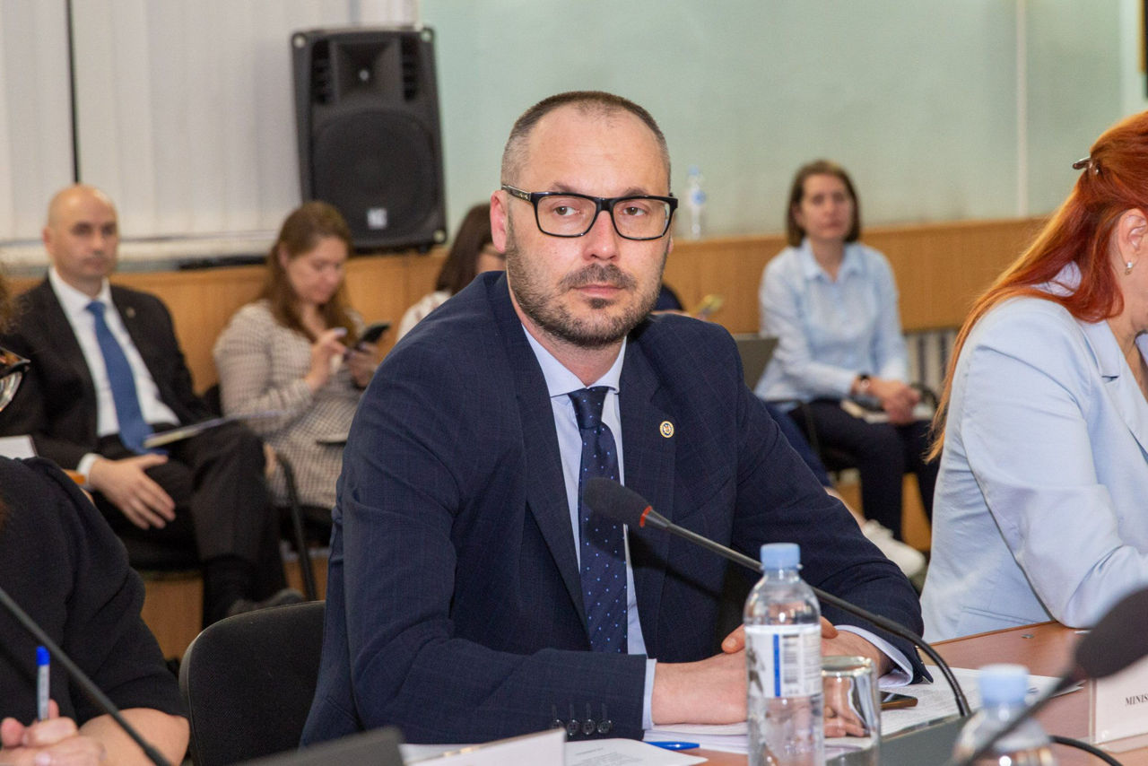 Литвиненко – юристам: Призываю вас выполнять свою работу решительно.