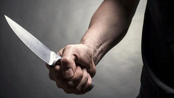 Нападавшим оказался 33-летний местный житель, который, по словам родственников, ранее лечился от психического расстройства.