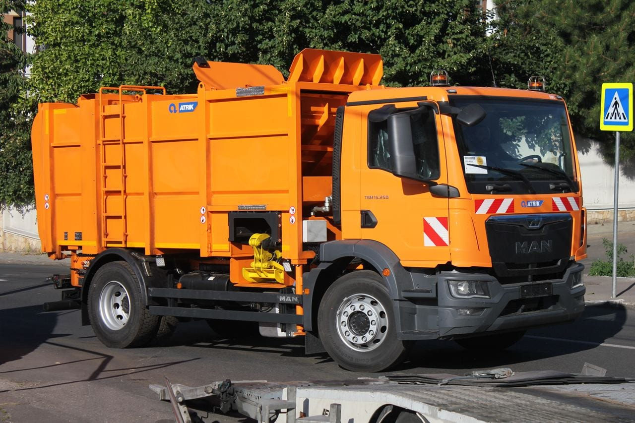 Regia Autosalubritate își modernizează parcul de utilaje cu 7,4 milioane de lei.