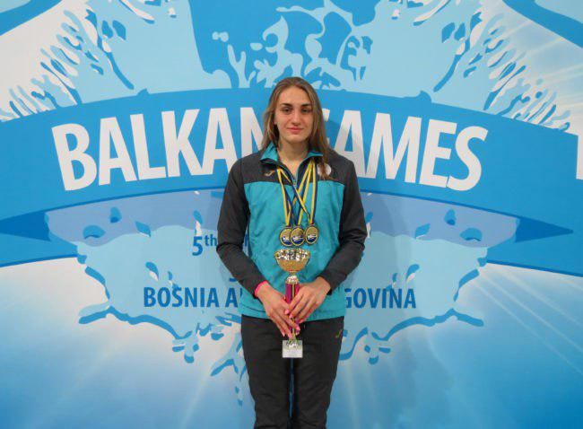 Молдавская спортсменка Татьяна Салкуцан завоевала 3 золотые медали на чемпионате Балканских стран по плаванию.