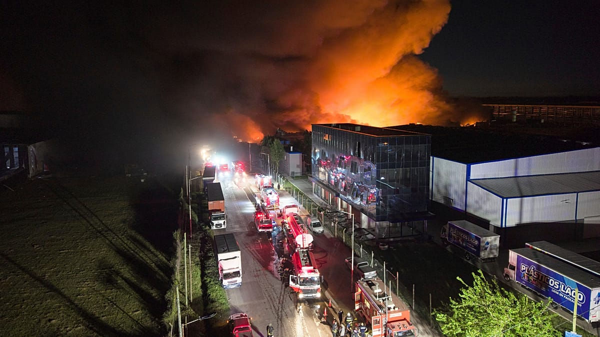 Explozii la periferia orașului Buenos Aires: Cinci fabrici au ars.
