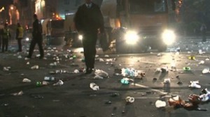 Уборкой на площади Великого Национального Собрания после первого дня фестиваля занимались две бригады Autosalubritate.