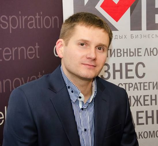 Необходимо остановить ажиотаж на валютном рынке и стабилизировать курс, утверждает доктор экономических наук, председатель экономического экспертного совета КМБ Денис Симов.