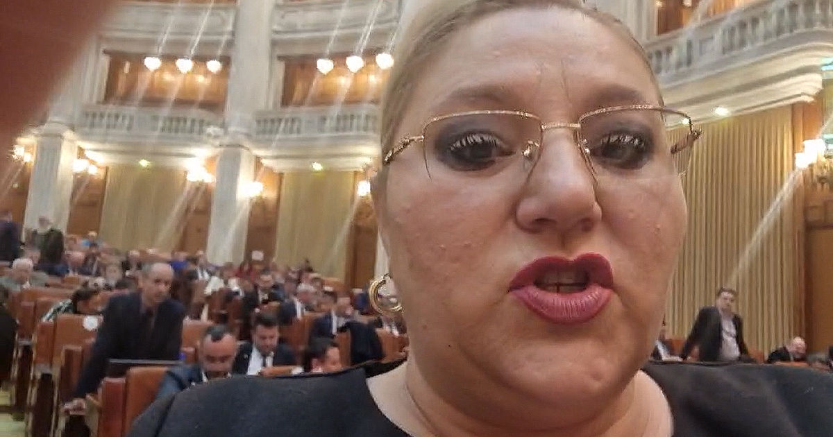 Сенатора Шошоакэ возмутил гимн Европы в парламенте Румынии: "Долой Европу!".