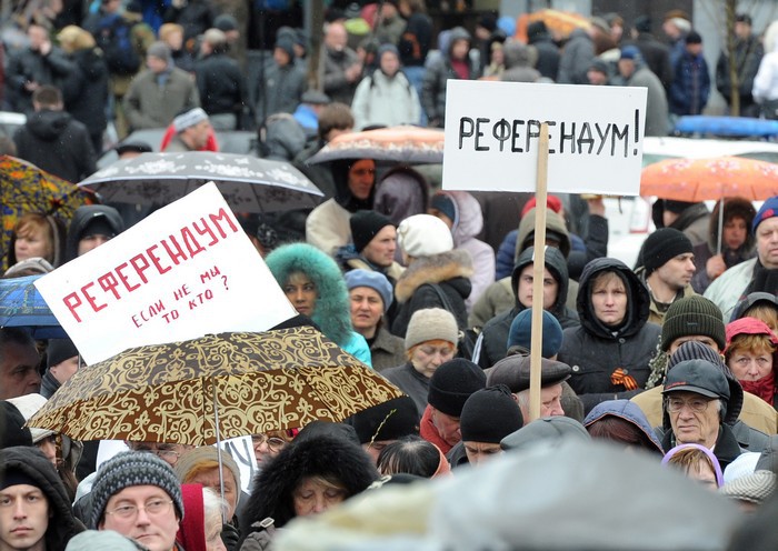 В Донецкой области растет число городов, где сторонники федерализации берут под контроль административные здания.   Фото: svpressa.ru