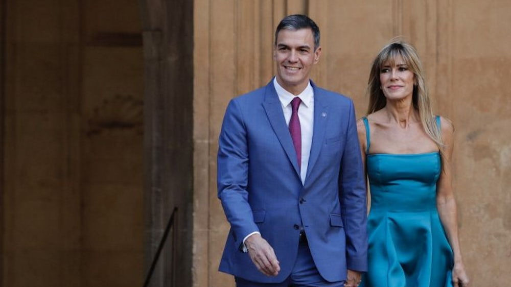 Жене премьера Испании предъявили обвинения в коррупции.