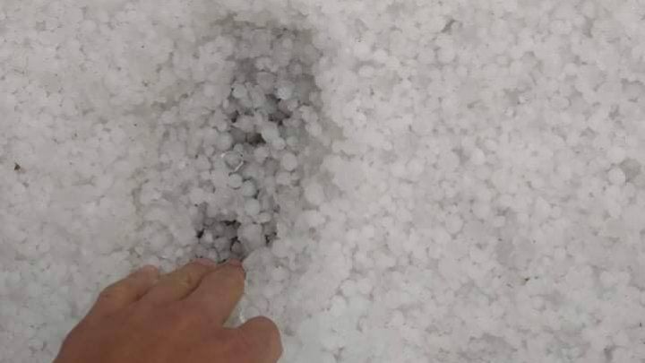 В Резинском районе прошел ливень с градом.