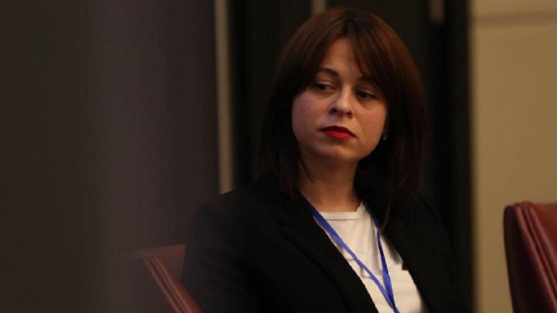 Один из членов Совета по аудиовизуальным СМИ объявил о своей отставке.