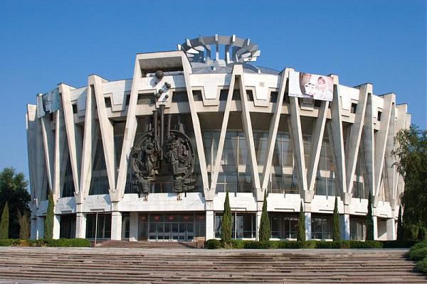 В новом сезоне интересную программу готовят дрессировщики.