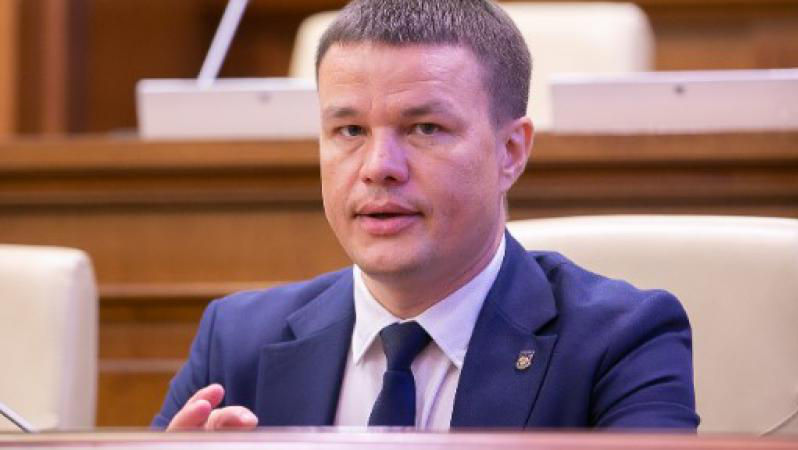 Робу о ложных сообщениях о бомбах: Они поступают из нескольких стран.