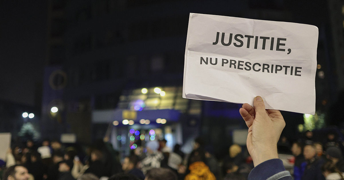 Сотни румын вышли на протест после фильма о коррупции в правосудии.