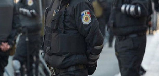 Percheziţii în biroul unui procuror din Chişinău. Foto: trm.md