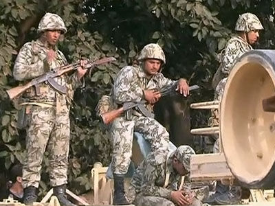 Более 70 террористов атаковали 5 блокпостов около города Шейх Зувейд.
