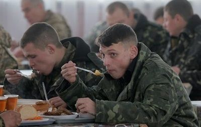 Кабмин Украины распорядился организовать досрочный выпуск курсантов.