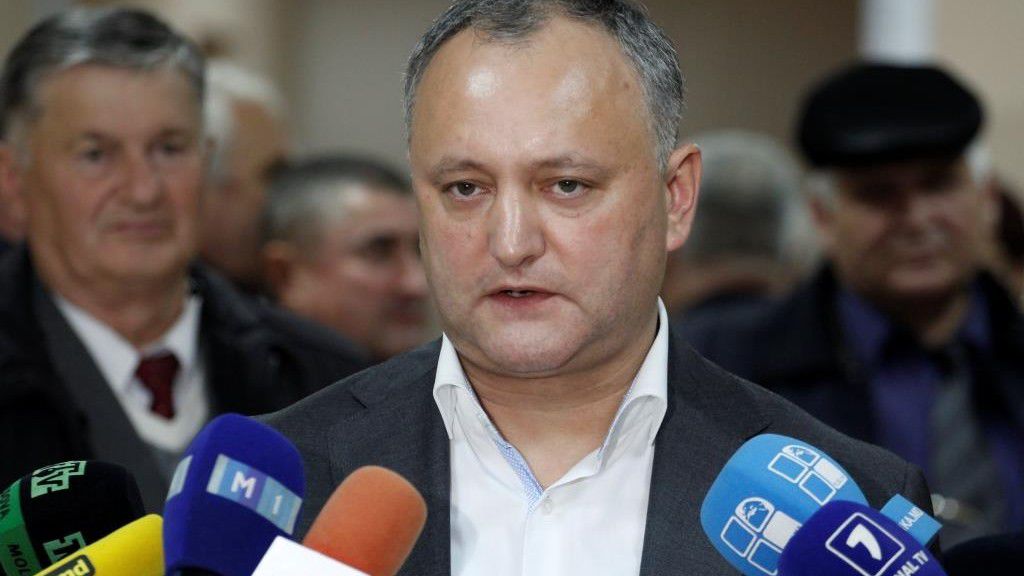 Tot mai puțini moldoveni cred că Igor Dodon le reprezintă interesele.