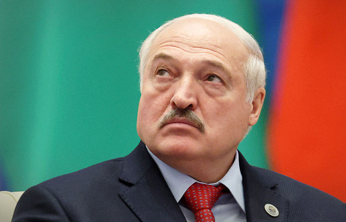 Лукашенко предложил уволить чиновников и отправить их в колхозы.