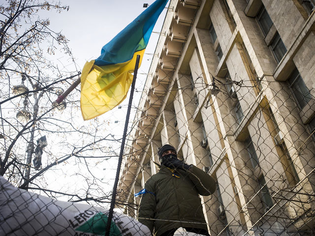 Попытка одного из оппозиционных лидеров Виталия Кличко уладить ситуацию пока ни к чему не привела.